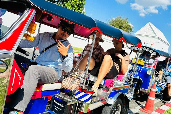 Bangkok Food and Temple Day Tour by Tuk Tuk